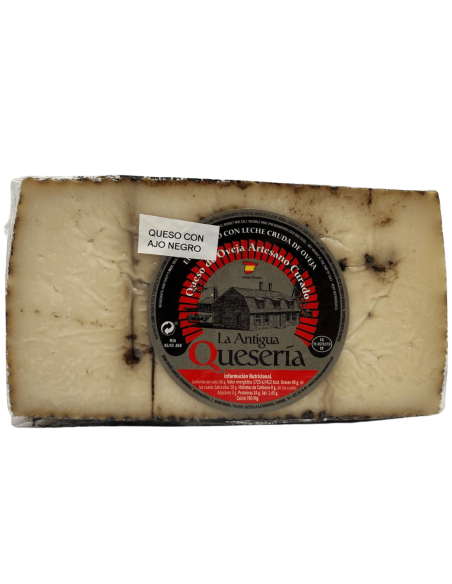 Queso de oveja con ajo negro La Antigua Quesería