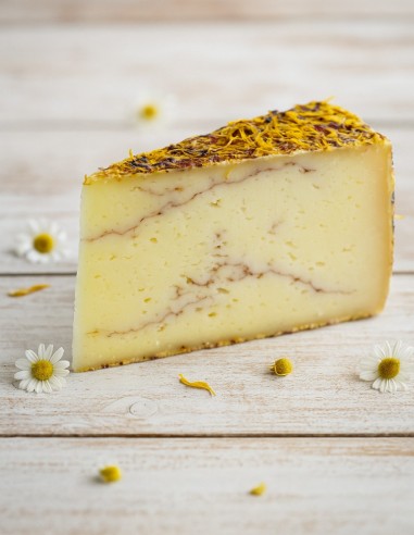 Queso de oveja curado al vino con flores Azumbre