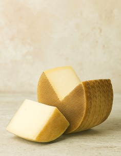 Queso de oveja añejo artesano Azumbre 2