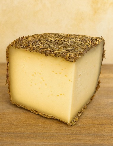 Queso de oveja curado en romero Sansueña