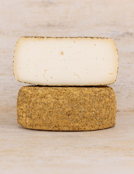 Queso de cabra curado al romero El Bosqueño